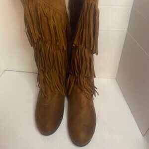 Pierre Dumas Women's Brown low Heel, Knee High Fringe Boots, Size 10M